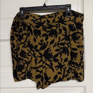 Nine West Black Floral High Waist Shorts